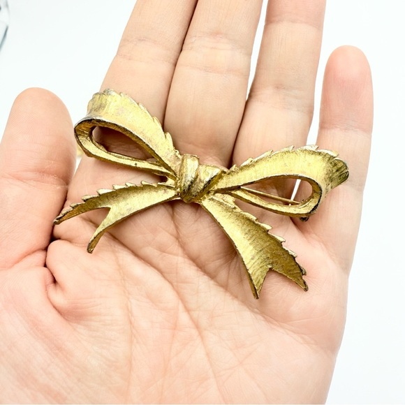 Vintage Gold Tone Leaves Flower Bow Tie Brooches Lot - Picture 7 of 8